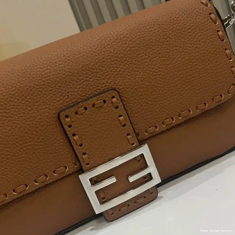 Vintage HOT Leather Baguette Medium In Cuoio Fendi Selleria Romano Brown Bag 0620